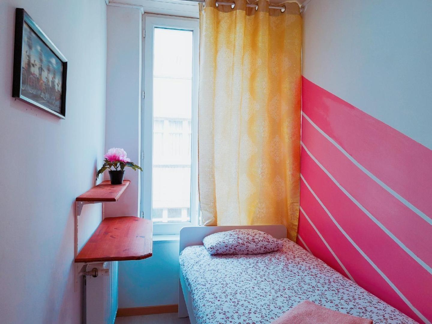 A Private Room For Backpacker Share Bathroom Брюксел Екстериор снимка
