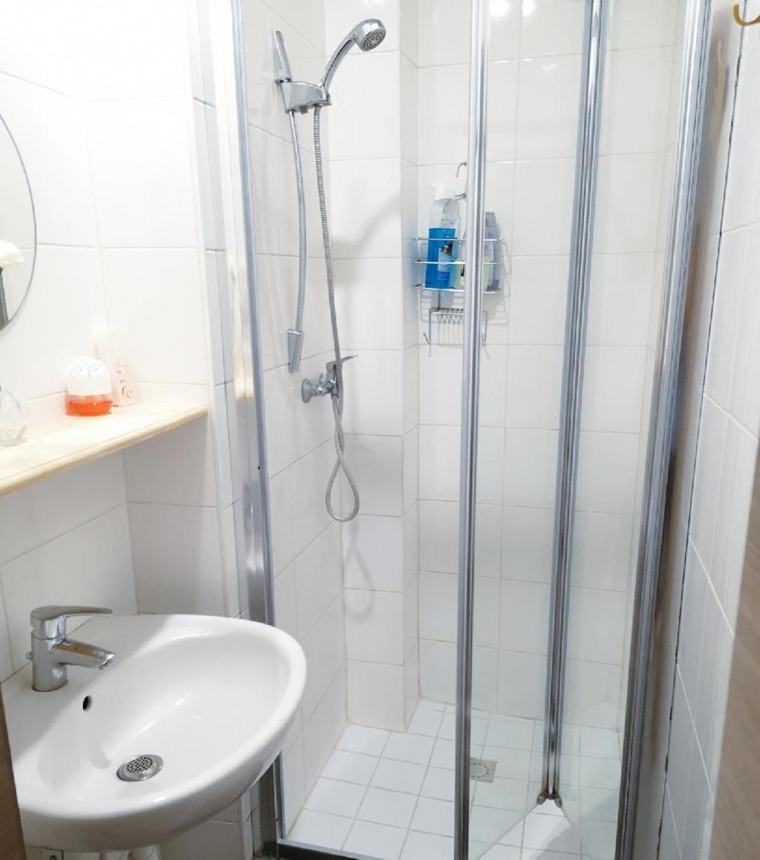 A Private Room For Backpacker Share Bathroom Брюксел Екстериор снимка