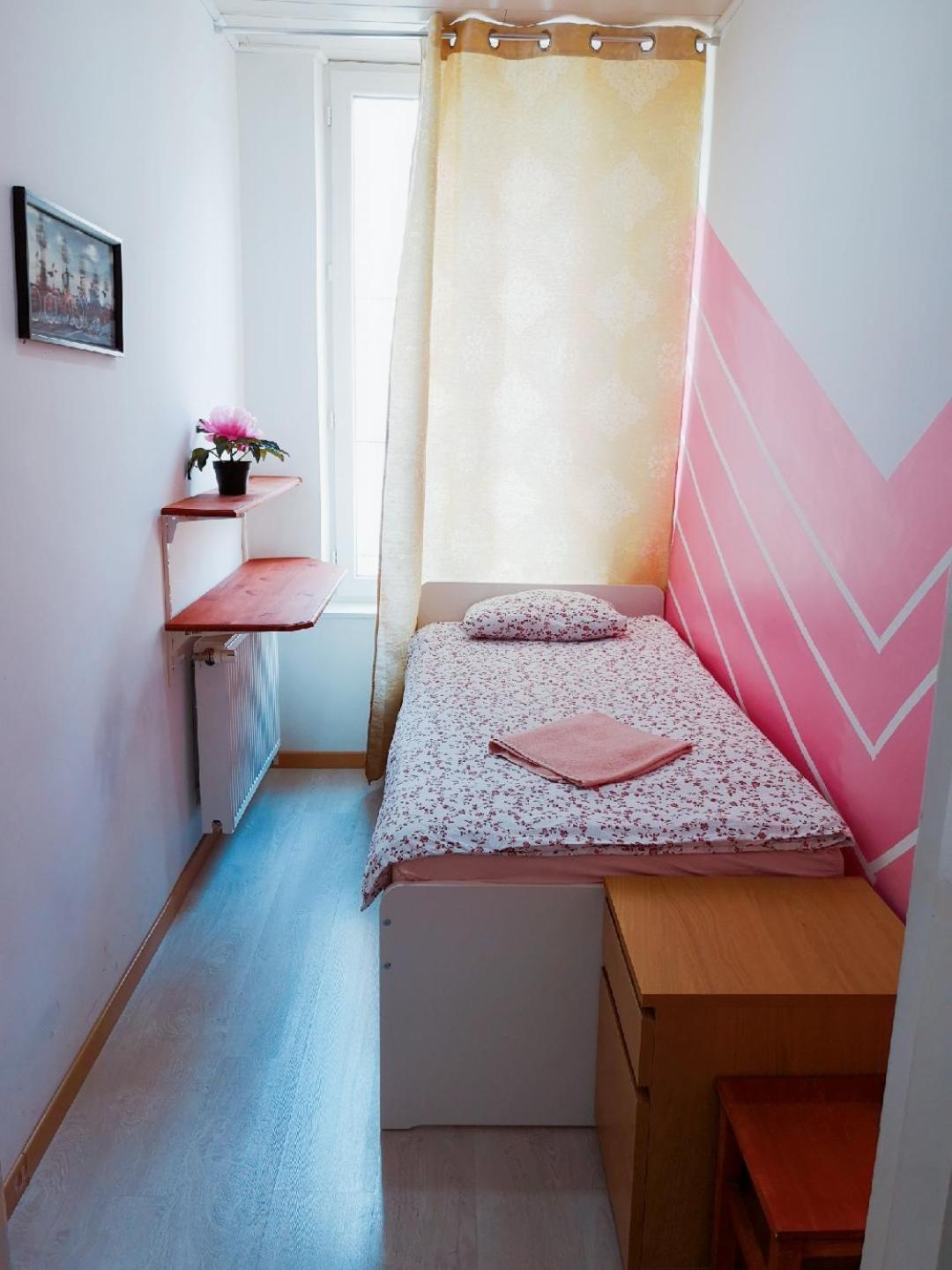 A Private Room For Backpacker Share Bathroom Брюксел Екстериор снимка