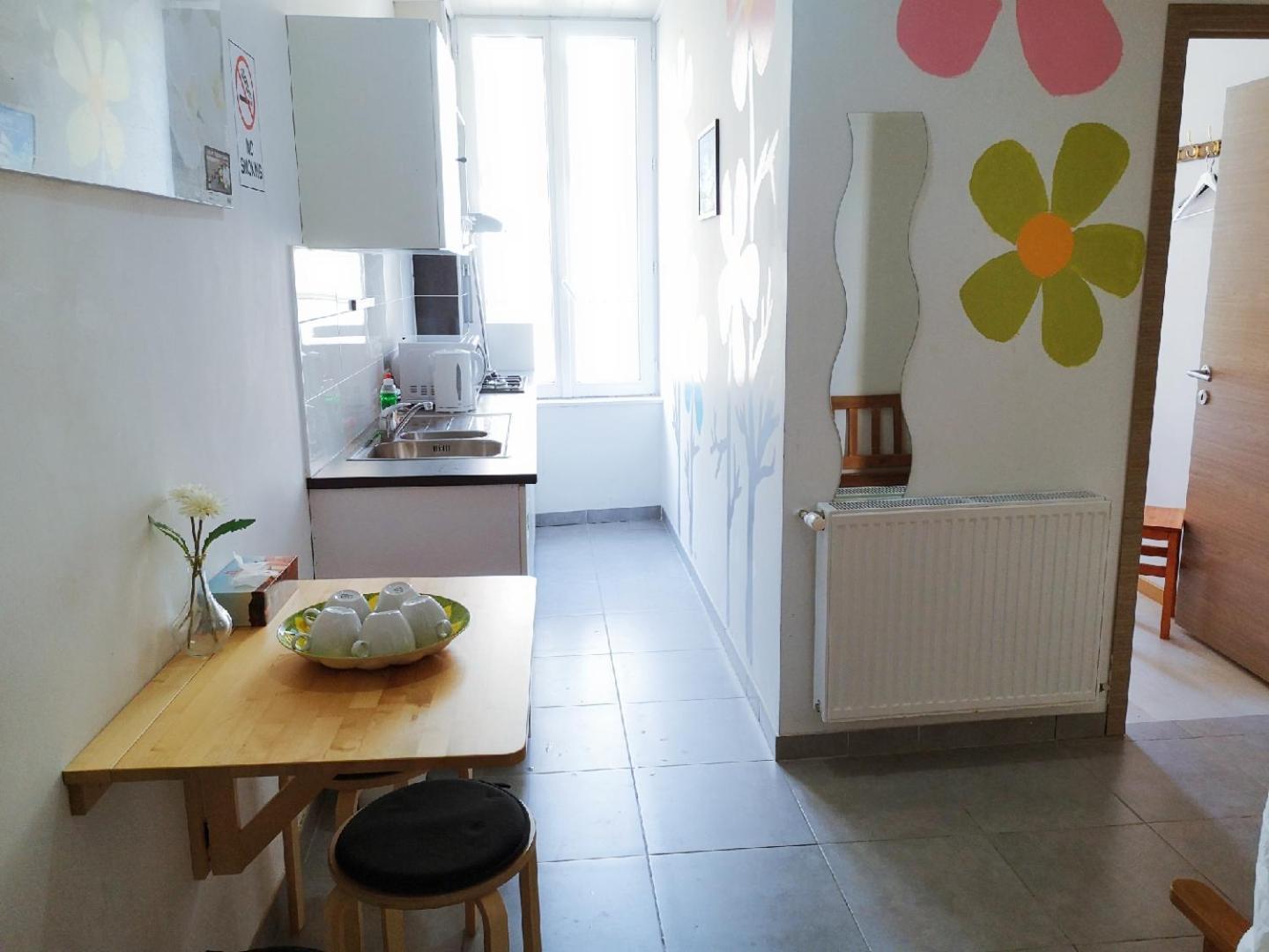 A Private Room For Backpacker Share Bathroom Брюксел Екстериор снимка