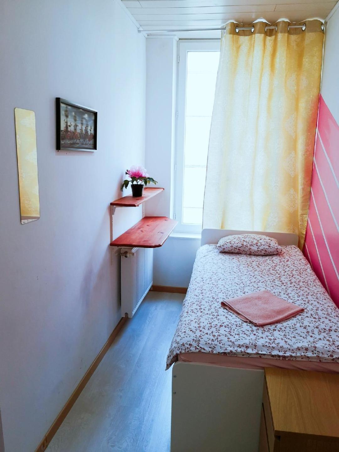 A Private Room For Backpacker Share Bathroom Брюксел Екстериор снимка